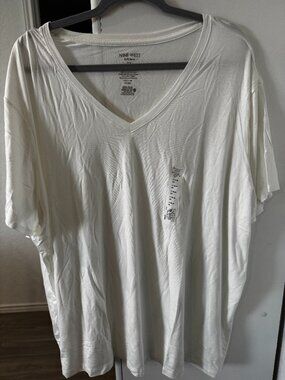 Women's Plus Nine West V-neck Shirt 3x NWT